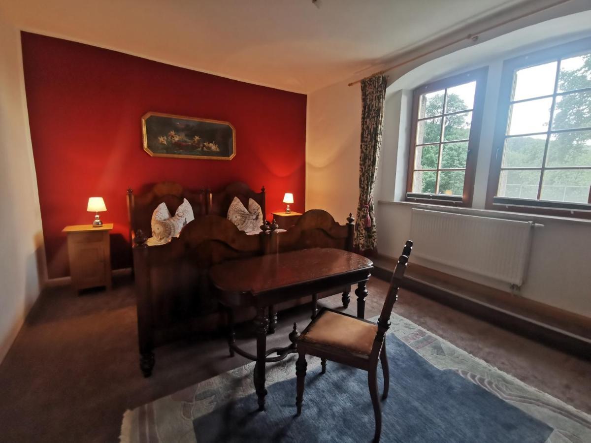 Ruhige Ferienwohnung Im Gutshaus Niederorschel ภายนอก รูปภาพ